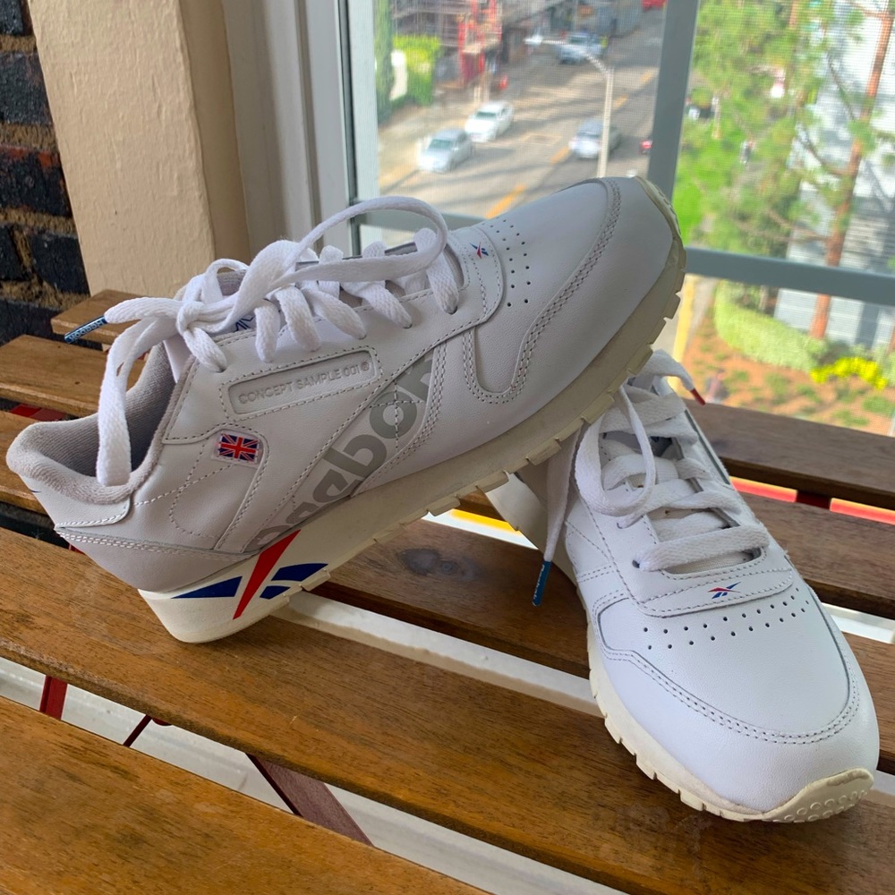 RARE Reebok Women Sneakers - Size 7